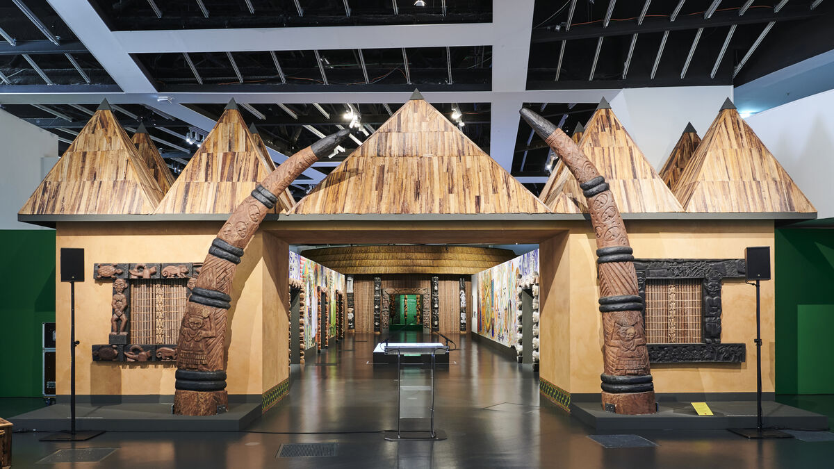 Vues de l'exposition "Sur la route des chefferies du Cameroun. Du visible à l'invisible" du 5 avril 2022 au 17 juillet 2022