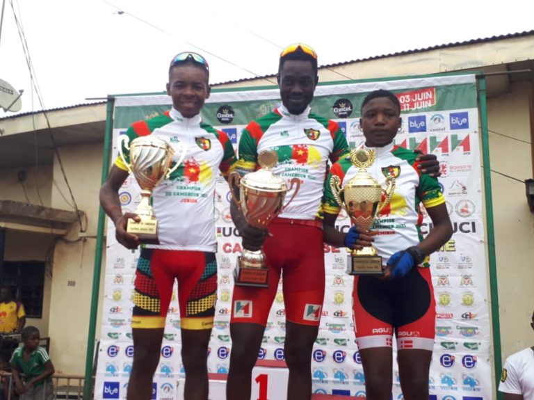 De gauche à droite, Toko Edy, Tella Artuce et Mariole Feudjio, les champions nationaux 2023 du cyclisme camerounais. D.R.